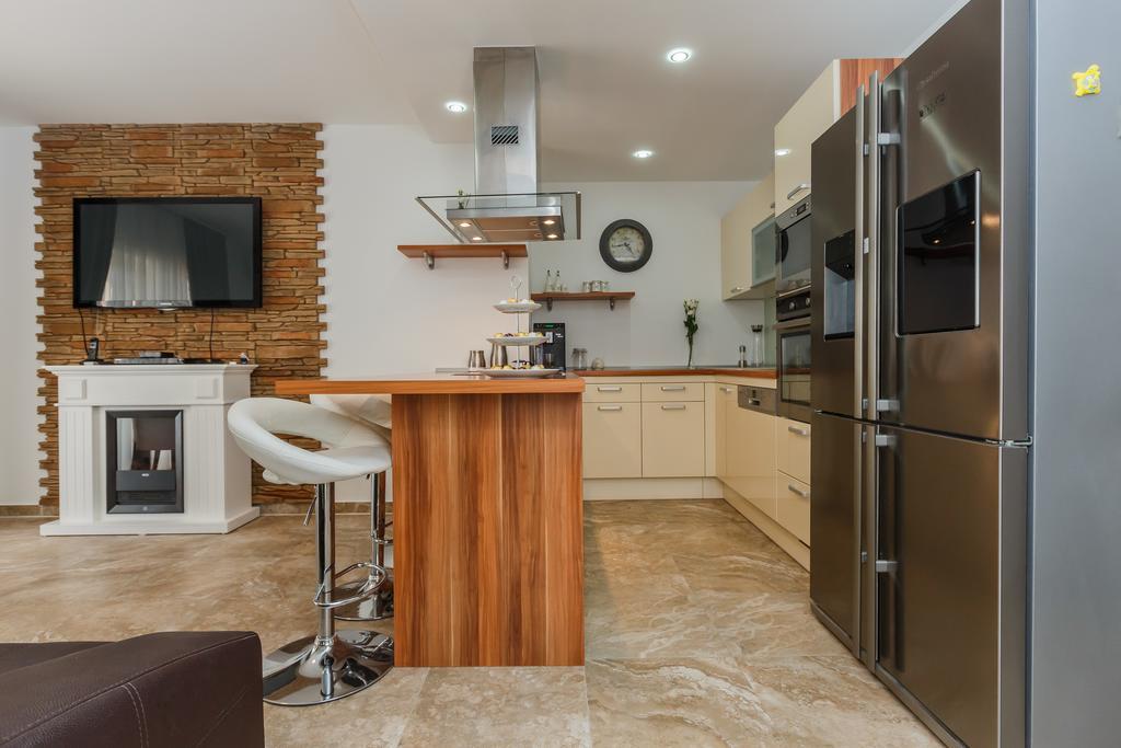טרוגיר Villa Apartments Katja מראה חיצוני תמונה